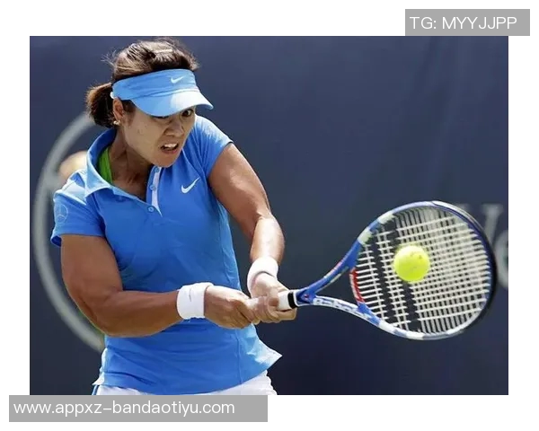 特纳三分球表现惊艳队友鼓励他勇敢投篮展现新风采