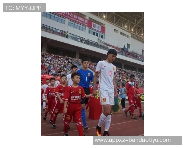 小川航基期待在与巴西队的较量中把握有限机会实现进球梦想